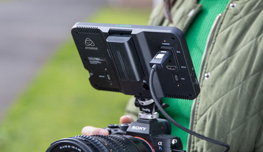 Atomos-shinobi-7-II-camera-attached